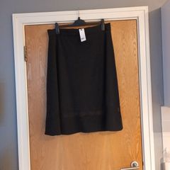 Yours - London Black Skirt.  S.18.    B.N.W.T