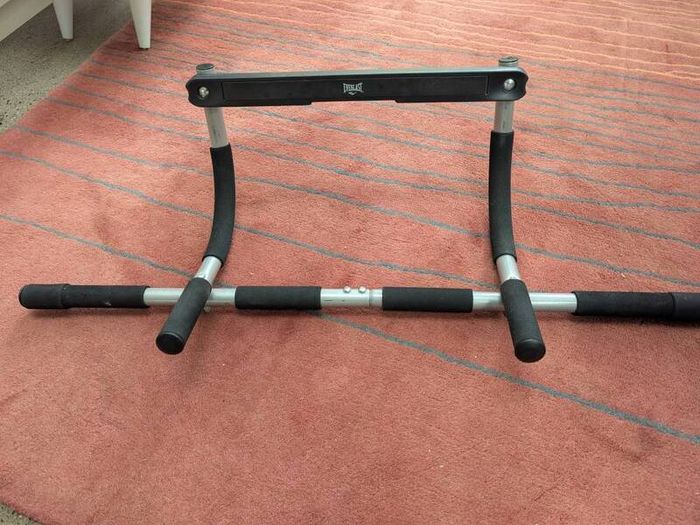 Everlast Pull Up Bar