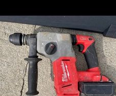 Milwaukee M18 CHX FUEL 18V 26mm SDS-Plus Rotary Hammer Drill with an 8.0Ah battery