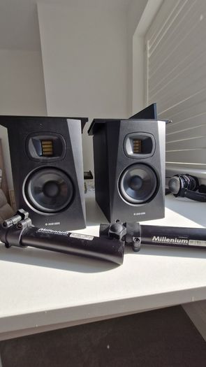 ADAM Audio T5V Desktop Stand Bundle