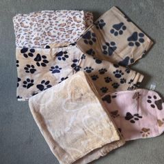 Selection of very cosy Blankets for a dog or cat