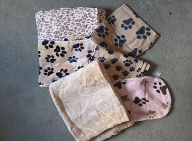 Selection of very cosy Blankets for a dog or cat