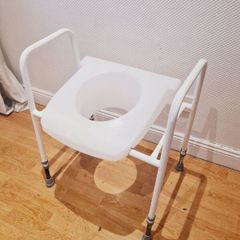 Adjustable raised tiolet seat