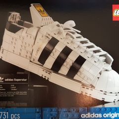 Lego Adidas Superstars. Set 10282