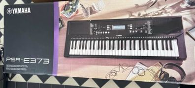 Brand New Yamaha PSR E373 Keyboard & Stand Boxed