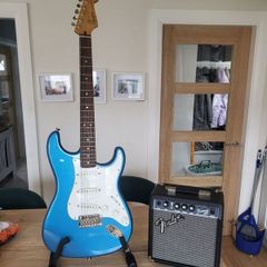 Squire CV 60s strat in lake placid blue