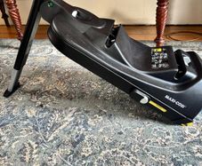 Maxi-Cosi CabrioFix i-Size Car Seat and ISOFIX Base