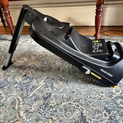Maxi-Cosi CabrioFix i-Size Car Seat and ISOFIX Base