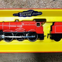 Hornby R765 Lord Westwood red locomotive