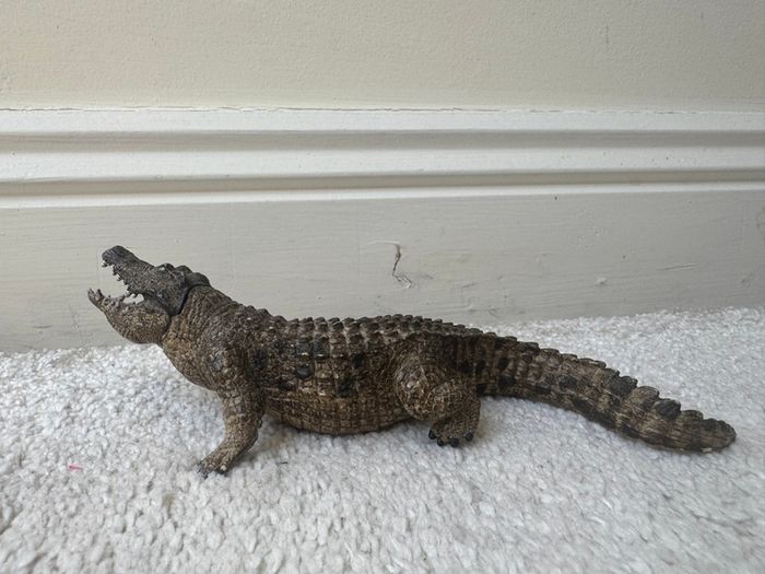 Schleich Alligator Crocodile Moveable Jaw D-73527 Used Please see photos