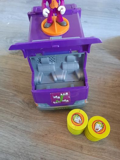 Joker house, van and harlequin