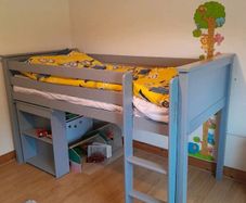 Mid sleeper bed