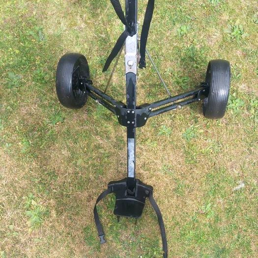 Mens macgregor golf clubs with  bag and trolley