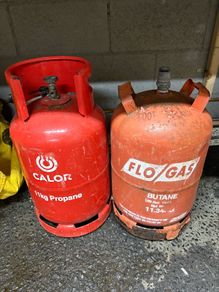 x2 gas cylinders