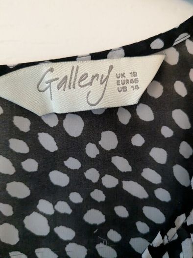 Gallery dressy top