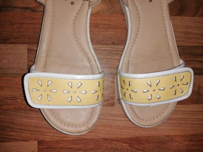 Petasil brand, real leather girls' sandals, size UK4, EU37. Yellow & white design.