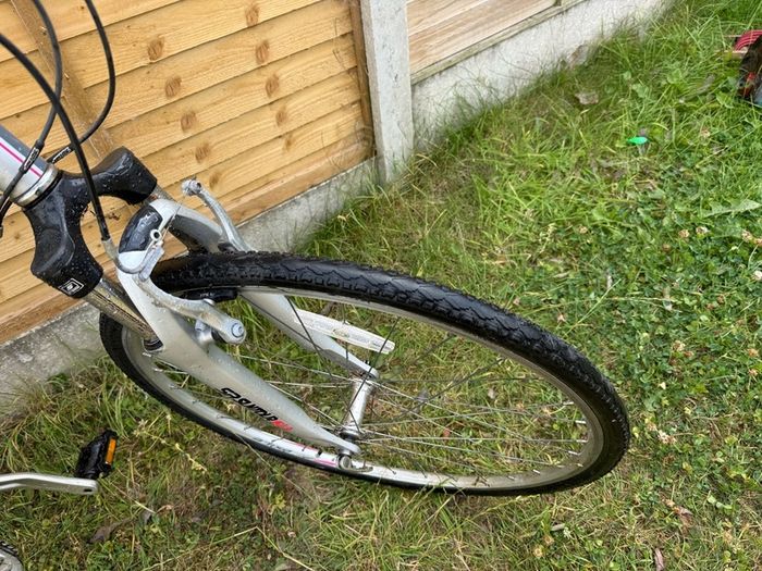 28" inch aluminium bikes in perfect condition