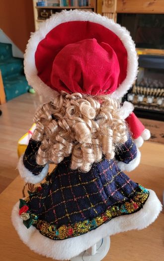 Porcelain doll - Leonardo collection -vintage