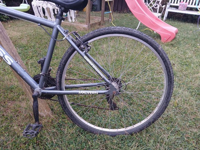 Teen or adult CROSS Malvern BIKE 28in wheel size