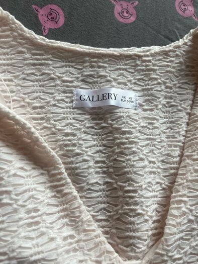Brand new gallery pale peach top