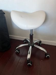 Beautician stool