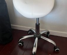 Beautician stool