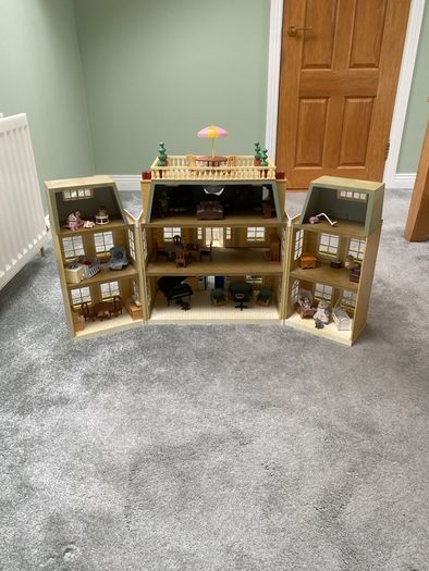 Sylvanian Hotel and families