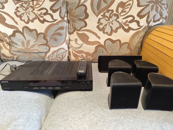Sony TA-VE150 5.1 Amplifier, remote and 5 Pioneer Speakers
