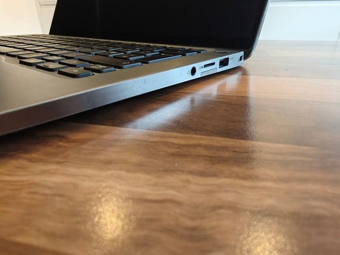 DELL Latitude 7400 2-in-1 360 Rotated Touchscreen Laptop