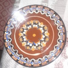 Majolica Art Pottery Wall Plate no chips or cracks, Postage Available or Collection