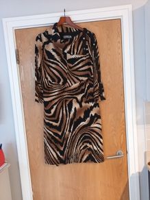 Libra Dress. S.16.  B.N.W.T  (No Paper Tag).