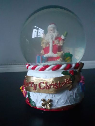 Tippeary Crystal musical chriatmas santa waterball