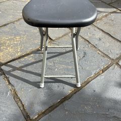 Portable foldable seat