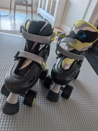 rollerblades/rollerskates
