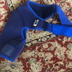 brand new Neo G right shoulder support fitness
