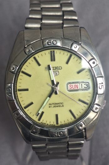 Vintage Seiko 5 Automatic 21 Jewels Mens Watch
