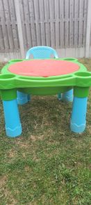 Sand/water table two compartments with lid and chair