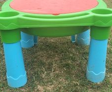Sand/water table two compartments with lid and chair