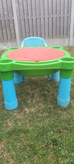 Sand/water table two compartments with lid and chair