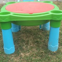 Sand/water table two compartments with lid and chair