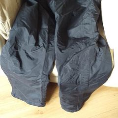 New waterproof wet weather pants, double insulated (motorbike or ski salopettes) Size 44R (54). Never worn. 4x zipped pocket, zipped and velcro legs. Bargain!!!