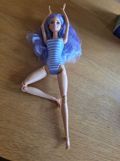 Barbie dolls made to move