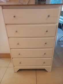chest of drawers