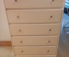 chest of drawers