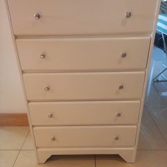 chest of drawers