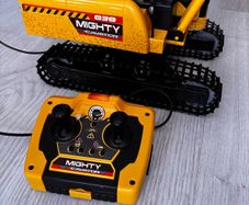 Excavator toy with remote