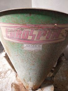 Fertilizer spreader