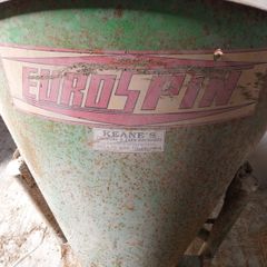 Fertilizer spreader