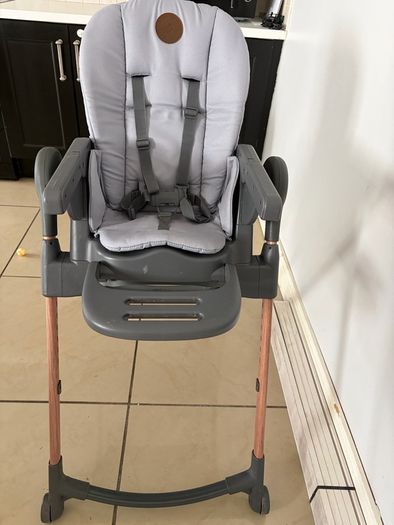 maxi cosy high chair in great condition