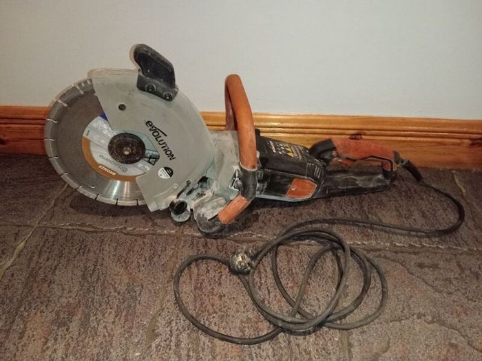 Evolution R300 DCT 2400w Electric consaw with 12" diamond cut blade